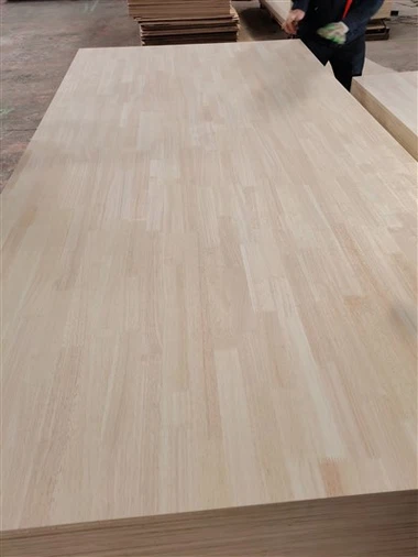 Sklejka z drewna kauczukowego